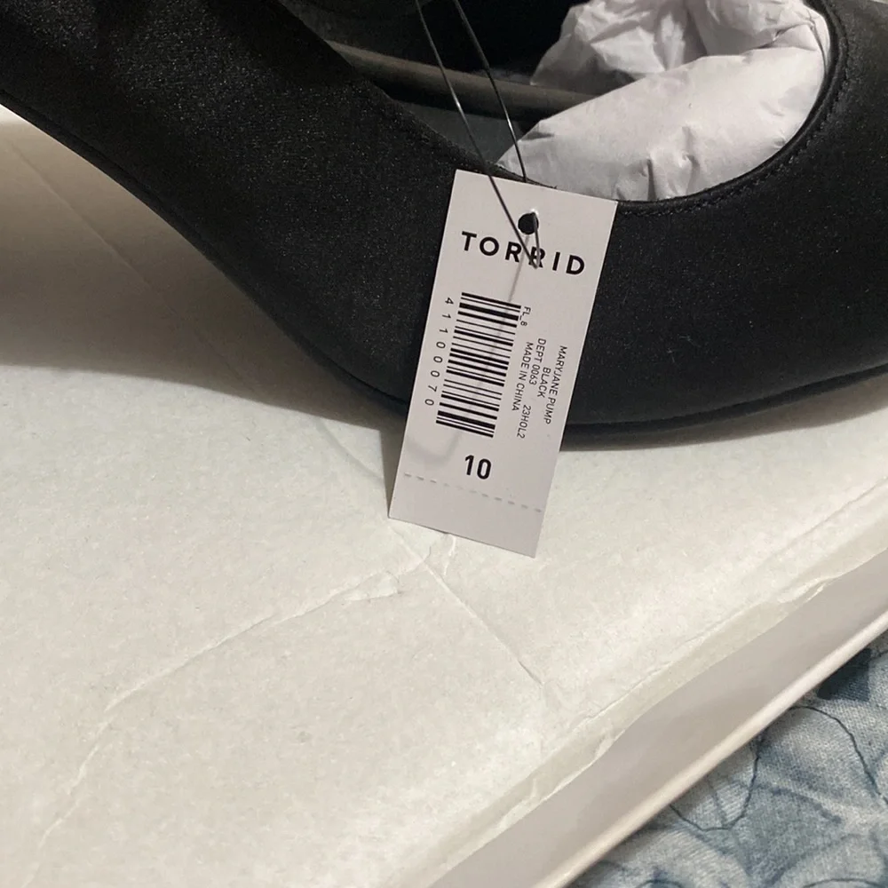 Mary Jane Black Satin Pump - Picture 4 of 5